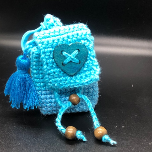 Handmade Crochet Mini Bag Keychain – Blue Colorblock, with Heart Button & Tassel - Picture 3 of 15